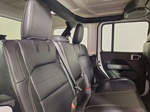 Used 2022 Jeep Wrangler Unlimited Sahara w/ Cold Weather Group AWD/4WD image 29