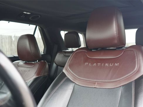 Certified 2022 Ford Explorer Platinum w/ Premium Technology Package AWD/4WD image 11