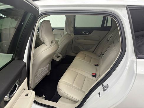 Used 2020 Volvo V60 T5 Cross Country image 23