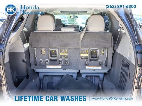 Used 2015 Toyota Sienna XLE FWD image 25