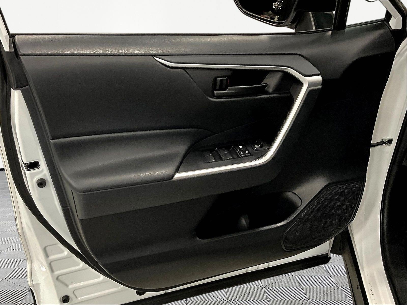 Used 2019 Toyota RAV4 LE w/ All Weather Liner Package FWD image 20