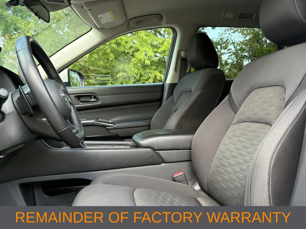 Used 2025 Nissan Pathfinder SV FWD image 4
