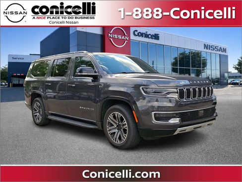Used 2024 Jeep Wagoneer L Series II w/ Flexible Seating Group AWD/4WD image 1