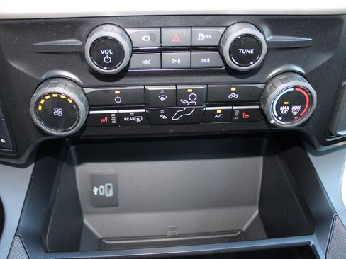 New 2026 Ford F250 XLT w/ XLT Premium Package image 23