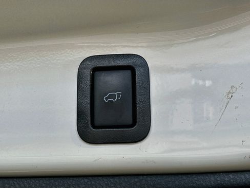Used 2019 Toyota Highlander Limited FWD image 33