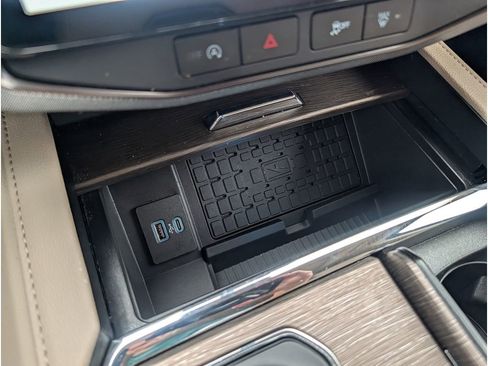 Used 2023 Ford Expedition Limited RWD image 28