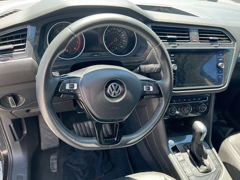Used 2020 Volkswagen Tiguan SE FWD image 11