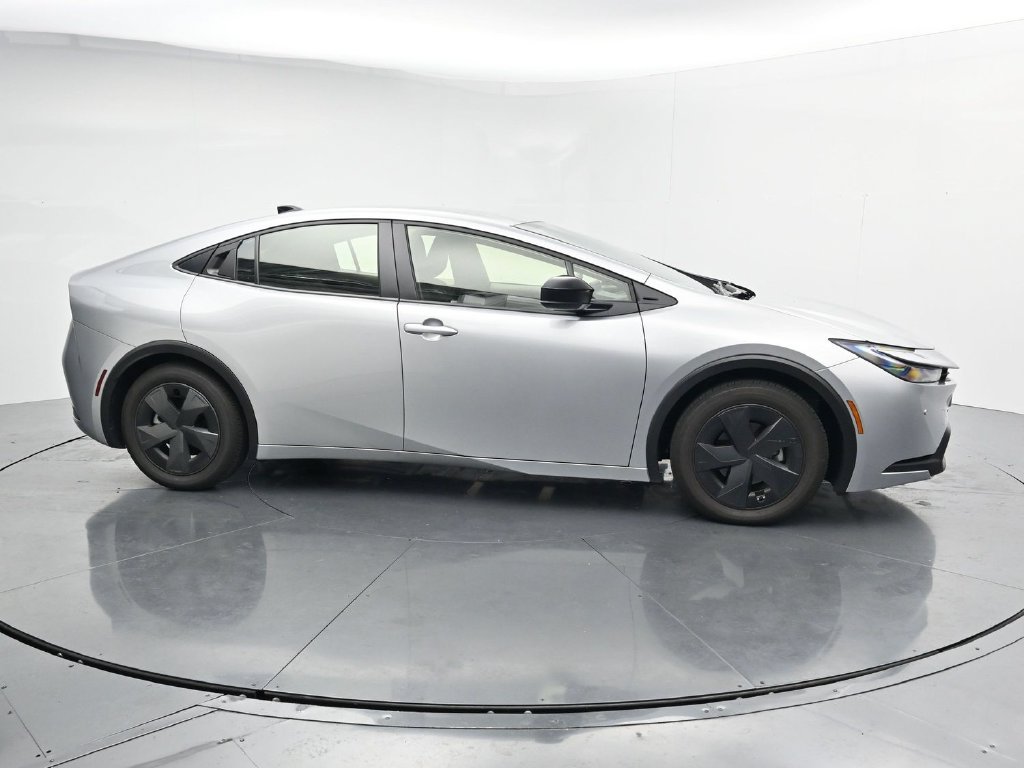 Used 2026 Toyota Prius LE FWD image 9