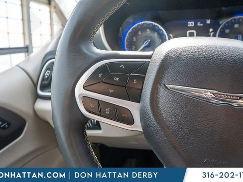 Used 2023 Chrysler Pacifica Touring-L FWD image 10