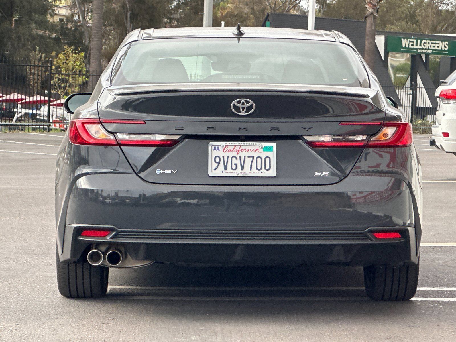 Used 2025 Toyota Camry SE w/ Convenience Package FWD image 4