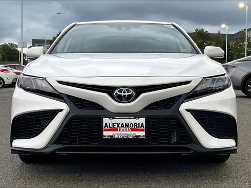 Used 2023 Toyota Camry SE w/ Cold Weather Package image 3