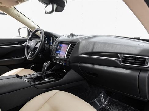 Used 2019 Maserati Levante Base image 12