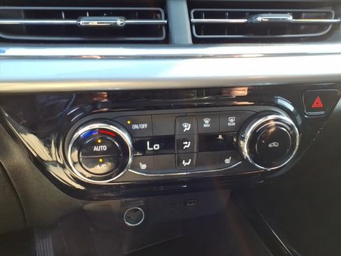 Used 2025 Chevrolet Trax LT w/ Driver Confidence Package FWD image 15