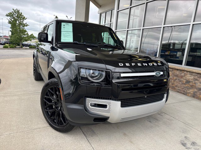 Used 2023 Land Rover Defender 130 SE AWD/4WD image 2