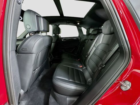 Certified 2025 Porsche Macan image 24