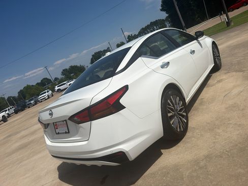 Used 2025 Nissan Altima 2.5 SV FWD image 4