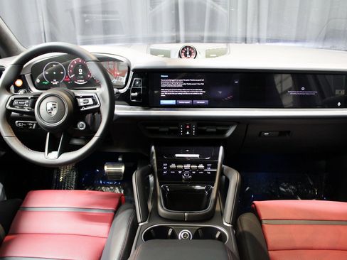 New 2025 Porsche Cayenne Turbo image 24