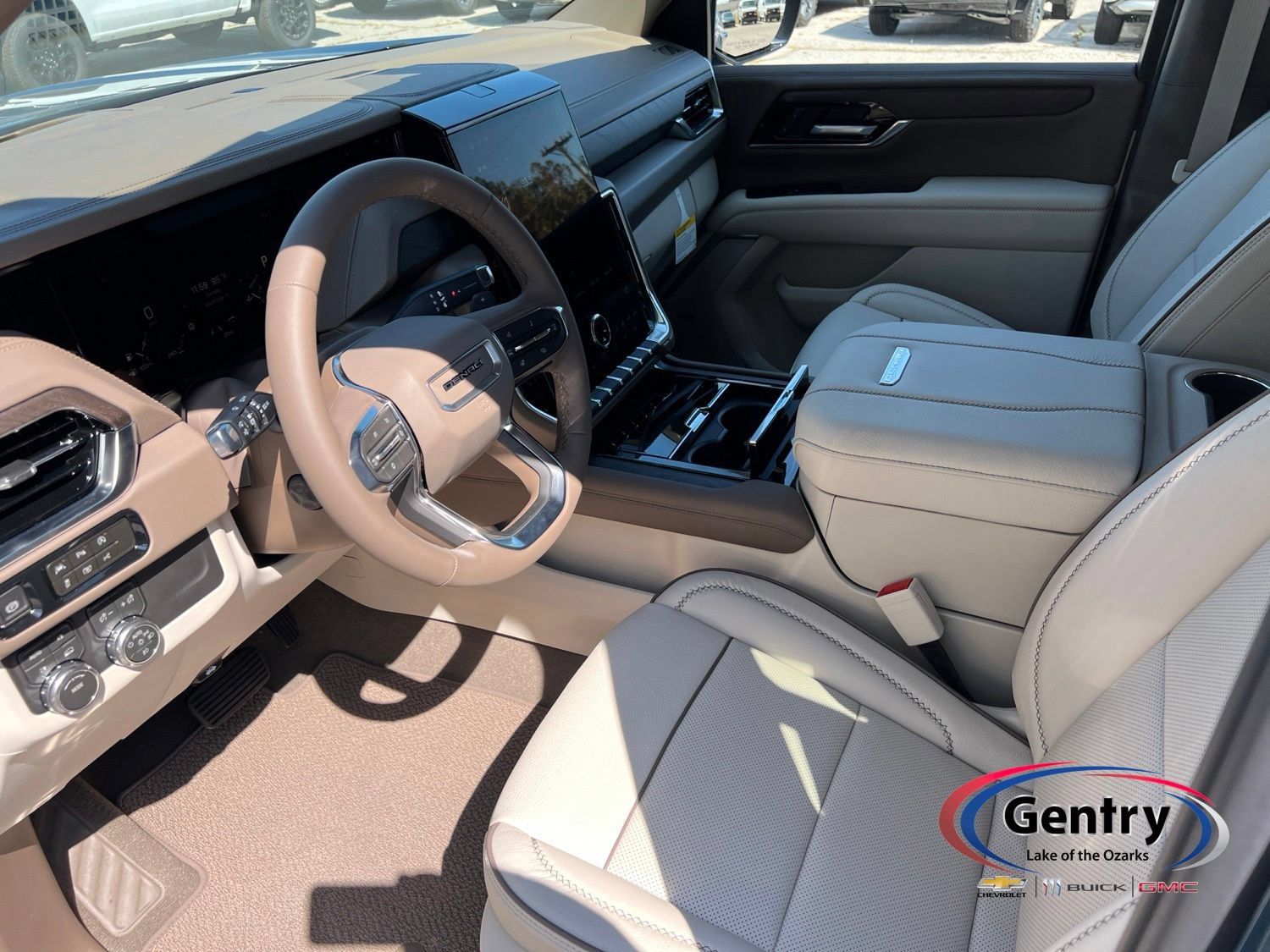 New 2026 GMC Yukon Denali w/ Sun & Power Step Package AWD/4WD image 14