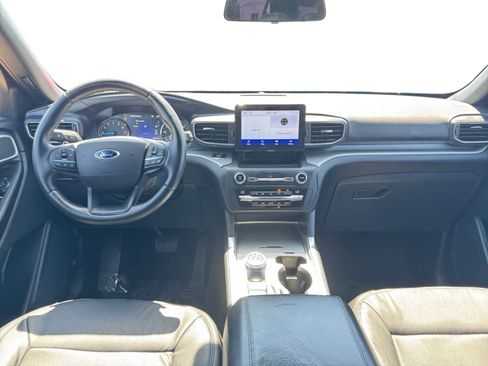 Used 2020 Ford Explorer XLT w/ Equipment Group 202A RWD image 12