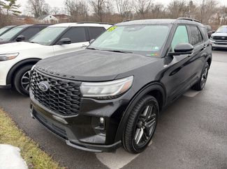 Used 2025 Ford Explorer ST-Line w/ ST-Line Street Pack video 2