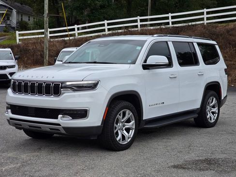 Used 2022 Jeep Wagoneer Series II image 2