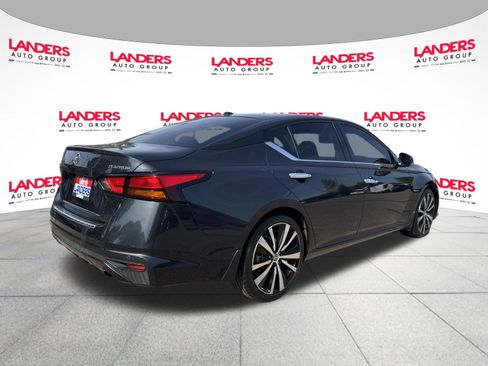 Used 2019 Nissan Altima 2.5 Platinum FWD image 3
