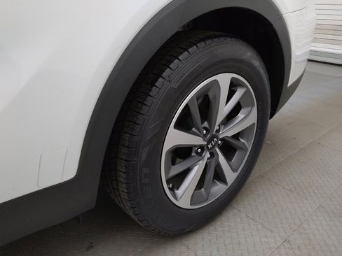 Used 2020 Kia Sorento FWD V6 image 31