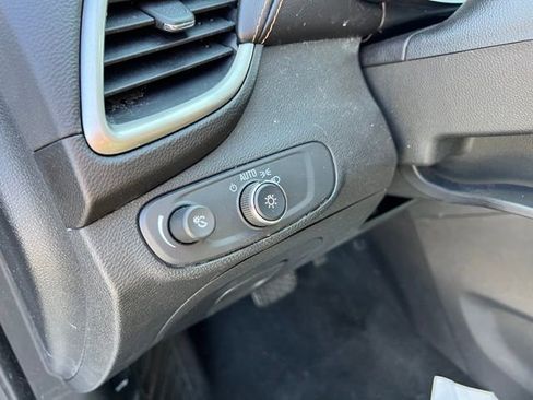 Used 2019 Chevrolet Trax LT w/ Sun & Sound Package image 17