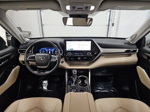 Used 2024 Toyota Highlander Limited AWD/4WD image 33