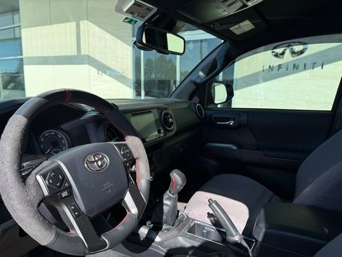 Used 2019 Toyota Tacoma TRD Off-Road AWD/4WD image 8