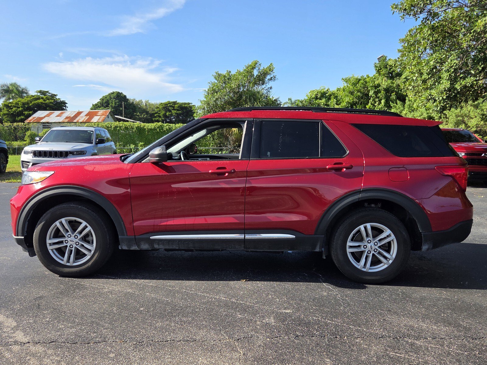 Used 2023 Ford Explorer XLT w/ Equipment Group 202A AWD/4WD image 2