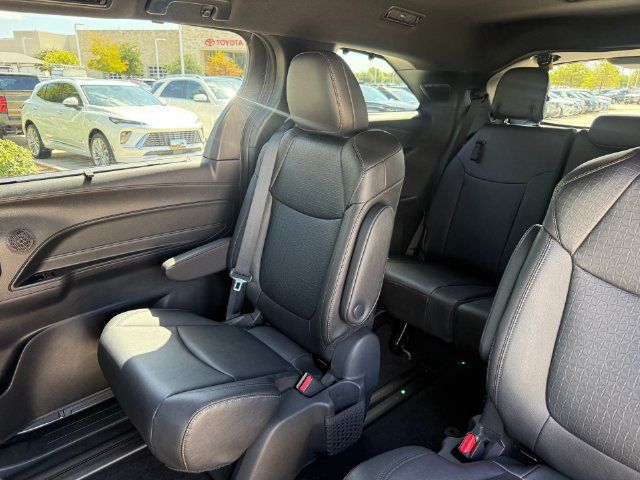 Used 2026 Toyota Sienna XLE Woodland Edition AWD/4WD image 28