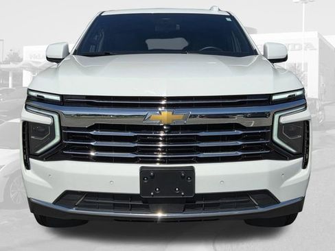 Used 2025 Chevrolet Suburban LT RWD image 5