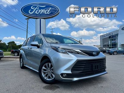 Used 2025 Toyota Sienna XLE