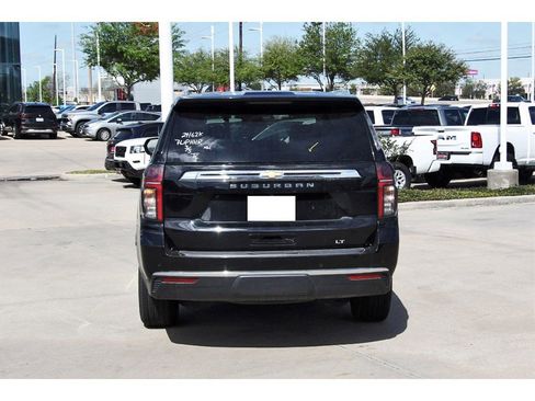 Used 2024 Chevrolet Suburban LT image 5