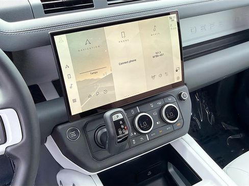 New 2026 Land Rover Defender 130 X-Dynamic SE AWD/4WD image 27