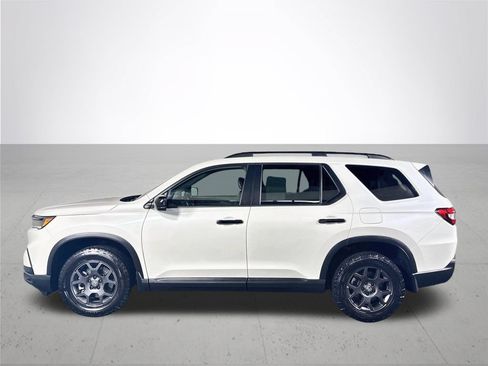 Used 2024 Honda Pilot TrailSport image 9