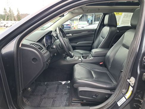 Used 2016 Chrysler 300 C image 29