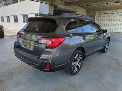 Used 2018 Subaru Outback 2.5i Limited image 5