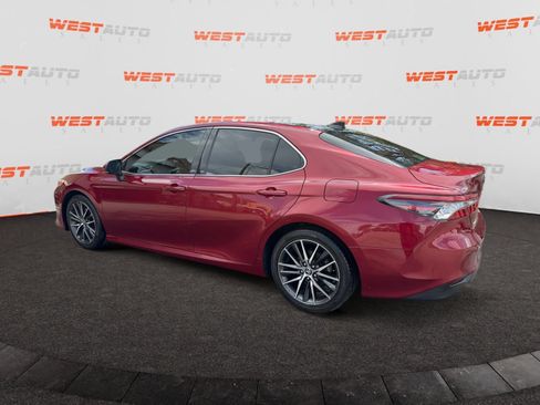 Used 2022 Toyota Camry XLE w/ Navigation Package FWD image 3