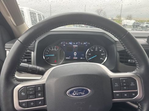 Used 2024 Ford Expedition XLT image 13