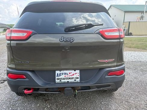 Used 2015 Jeep Cherokee Trailhawk w/ Cold Weather Group AWD/4WD image 5