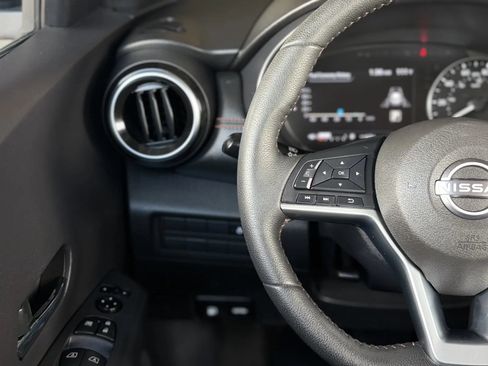 Used 2023 Nissan Kicks SR w/ SR Premium Package FWD image 25