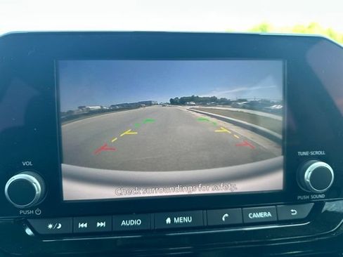 Used 2022 Nissan Pathfinder SV AWD/4WD image 11