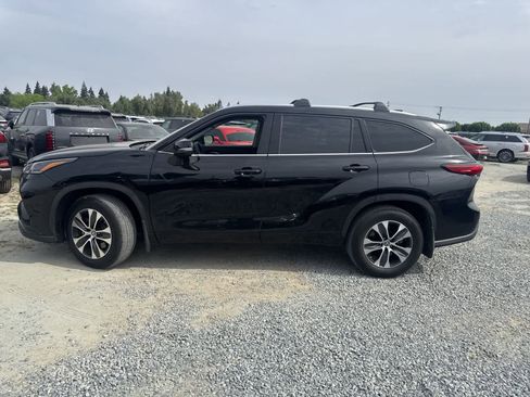 Used 2021 Toyota Highlander XLE image 8