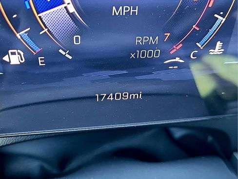Used 2025 Chevrolet Traverse LT w/ Driver Confidence Package FWD image 21