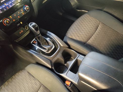 Used 2020 Nissan Rogue S FWD image 26