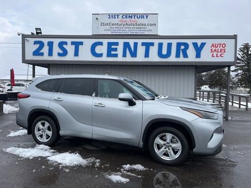 Used 2023 Toyota Highlander LE AWD/4WD image 1