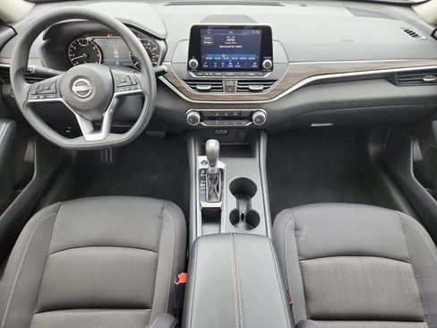 Used 2025 Nissan Altima 2.5 SV FWD image 11