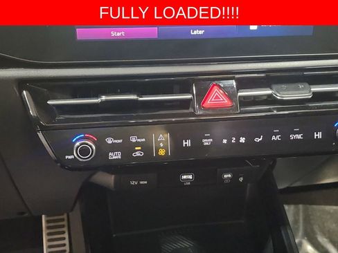 Used 2023 Kia Niro EX Touring image 14